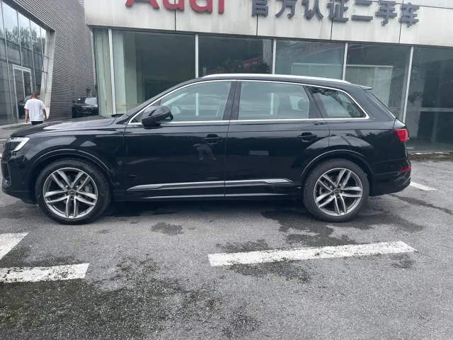 Audi Q7 — Фото автомобиля 8