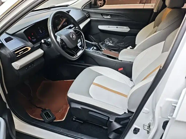 Dongfeng Fengshen E70 — Фото автомобиля 14