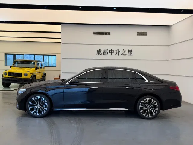 Mercedes-Benz E-Class — Фото автомобиля 3