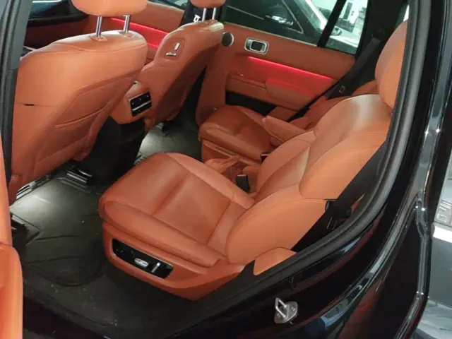 Li Auto L8 — Фото автомобиля 16