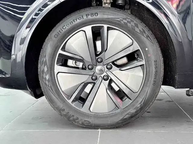 Li Auto L6 — Фото автомобиля 4
