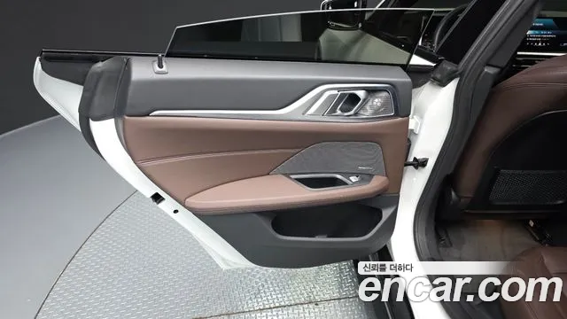 BMW i4 — Фото автомобиля 21