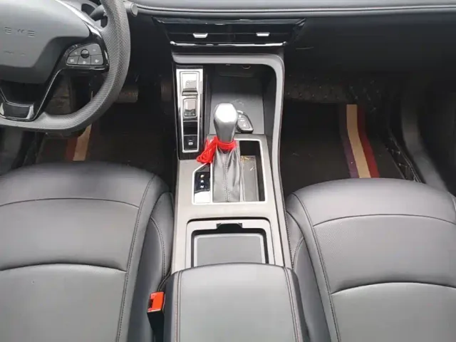 Roewe Roewe i5 2023 1.5L CVT Luxury Edition — Фото автомобиля 13