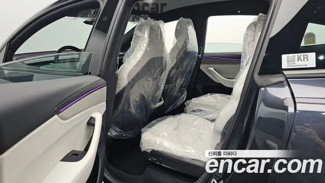 Tesla Model Y — Фото автомобиля 12