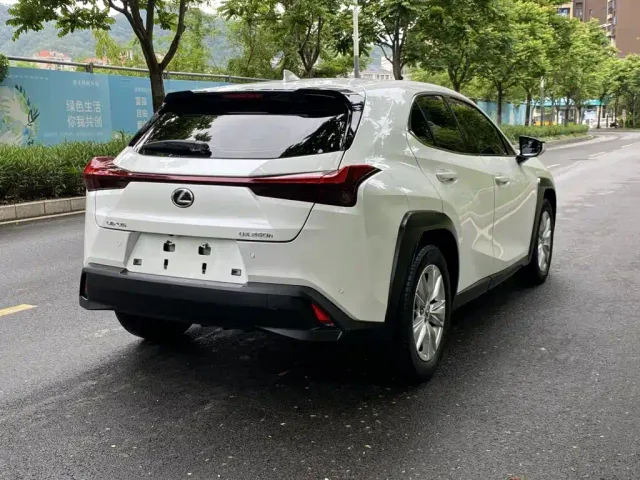 Lexus UX — Фото автомобиля 17