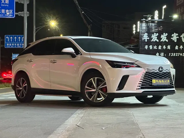 Lexus RX — Фото автомобиля 3