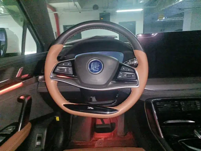 BYD Tang — Фото автомобиля 6