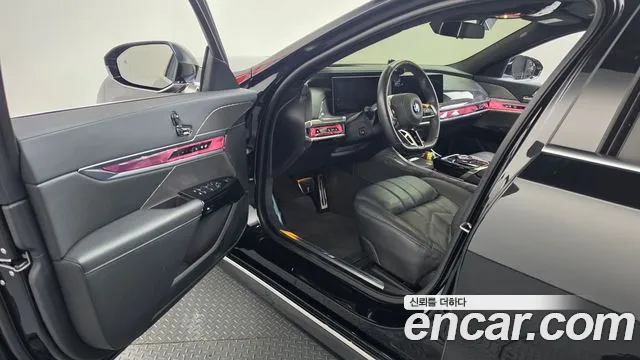 BMW 7 Series G70 — Фото автомобиля 15