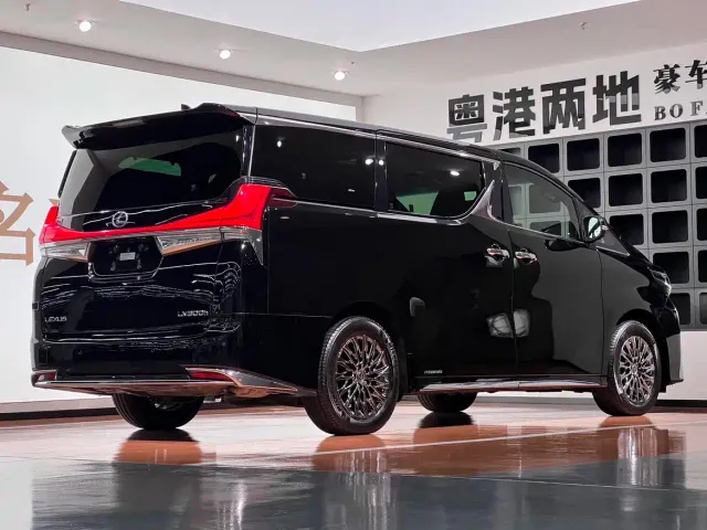 Lexus LM — Фото автомобиля 10