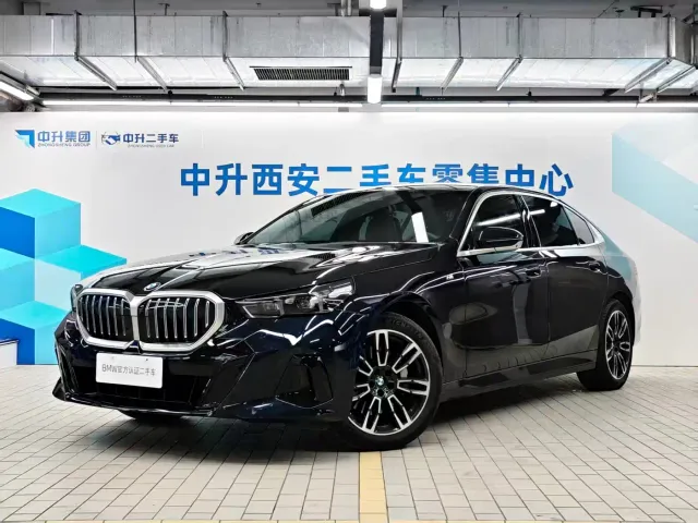 Фотография автомобиля — BMW 5 Series