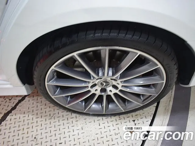Mercedes-Benz E-Class — Фото автомобиля 17