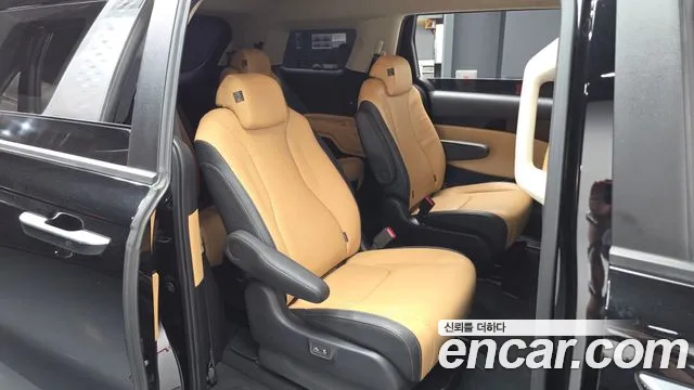 Kia Carnival Generation 4 — Фото автомобиля 12