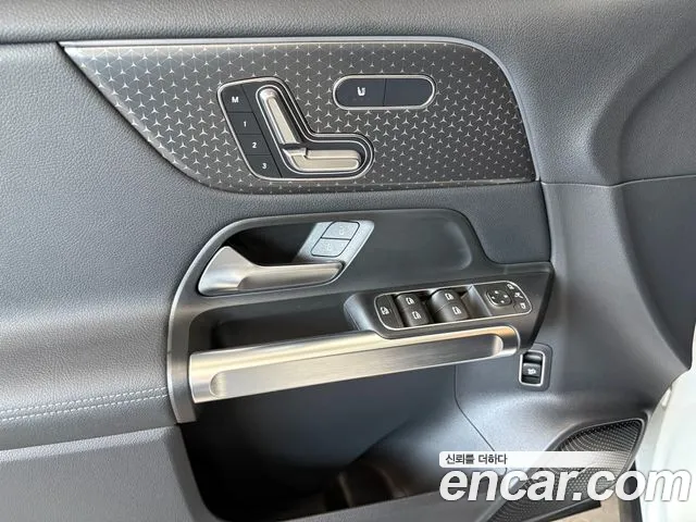 Mercedes-Benz EQB — Фото автомобиля 12