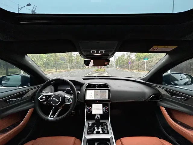 Jaguar XEL — Фото автомобиля 17