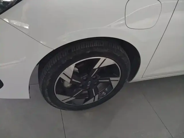 Geely Emgrand L — Фото автомобиля 22