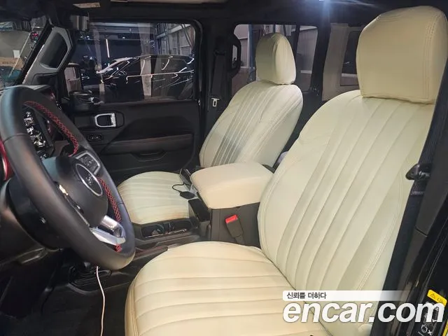 Jeep Wrangler — Фото автомобиля 10