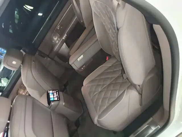 NIO NIO ES8 2025 Model 6-Seat Executive Luxury Edition — Фото автомобиля 16