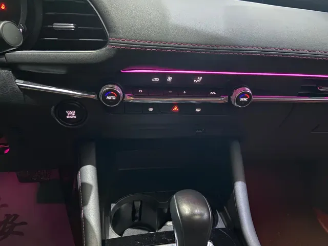 Mazda Axela — Фото автомобиля 23