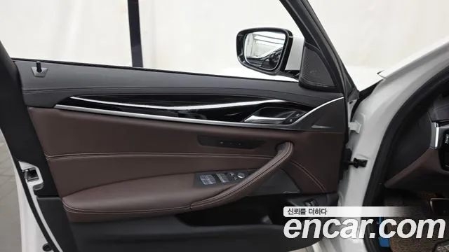 BMW 5-Series — Фото автомобиля 21