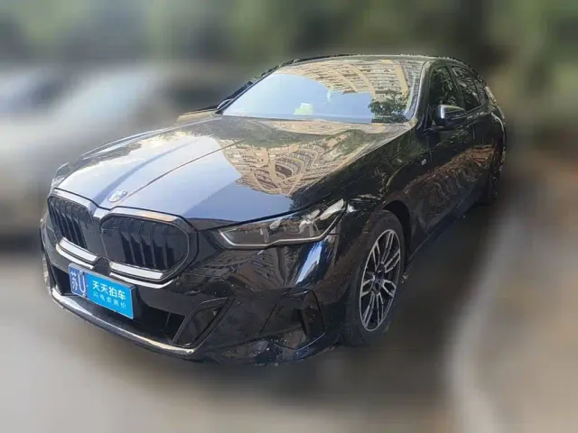 Фотография автомобиля — BMW 5 Series