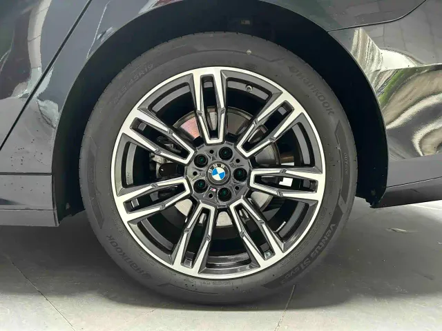 BMW 5 Series — Фото автомобиля 5