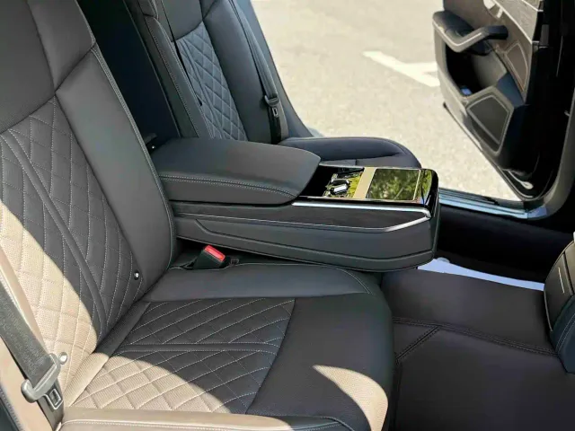 Audi A8 — Фото автомобиля 12