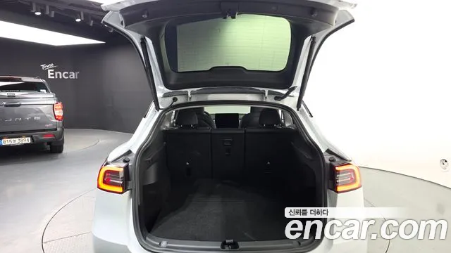 Tesla Model Y — Фото автомобиля 26