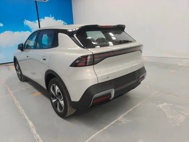 Changan Qiyuan Q05 — Фото автомобиля 8
