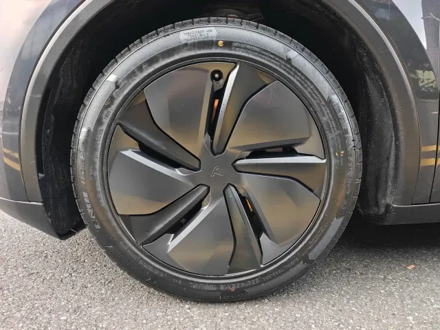 Tesla Model Y — Фото автомобиля 24