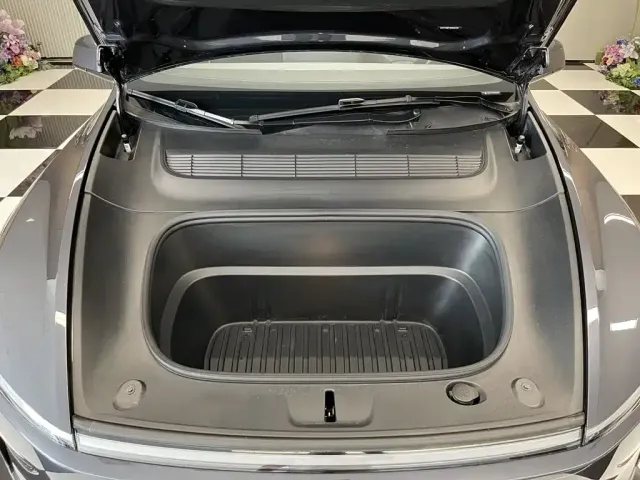 Tesla Model Y — Фото автомобиля 12