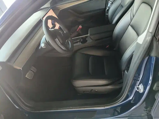 Tesla Model 3 — Фото автомобиля 14