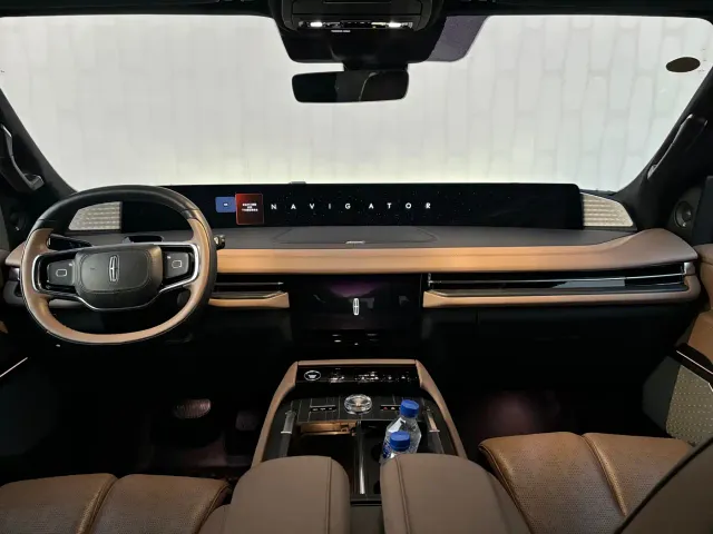 Lincoln Navigator — Фото автомобиля 26