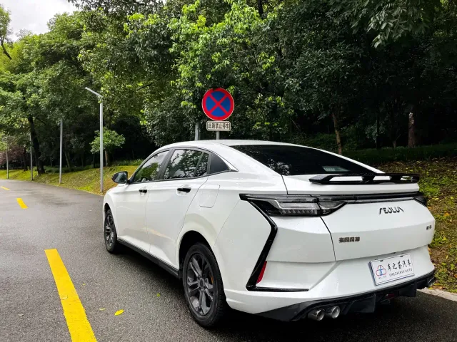 Dongfeng Yixuan — Фото автомобиля 3
