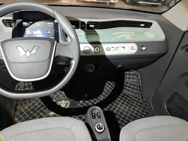 Wuling Hongguang Mini EV — Фото автомобиля 12