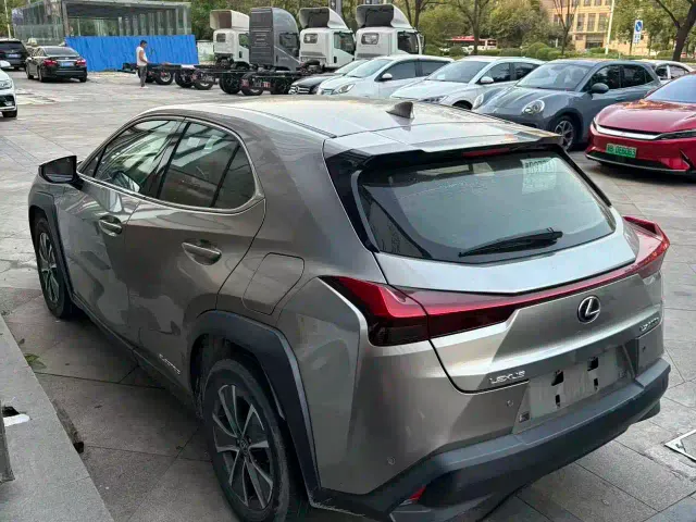 Lexus UX — Фото автомобиля 6