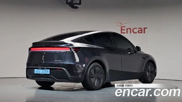 Tesla Model Y — Фото автомобиля 2