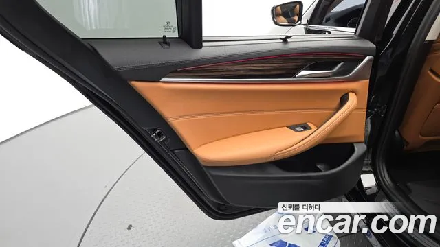 BMW 5 Series G30 — Фото автомобиля 14