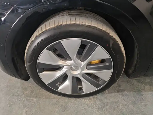 Tesla Model Y — Фото автомобиля 22
