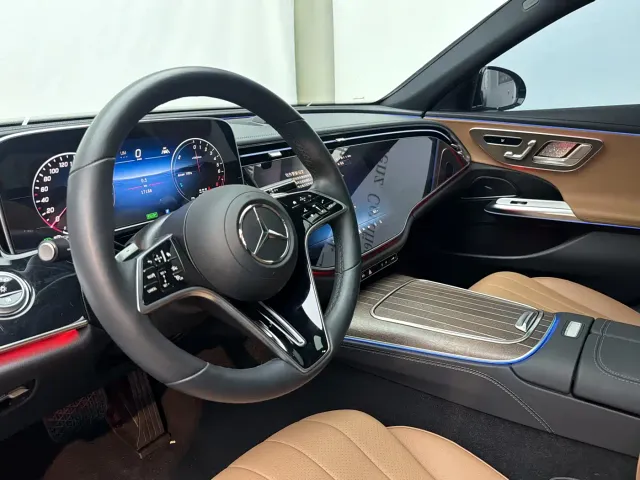 Mercedes-Benz E-Class — Фото автомобиля 14