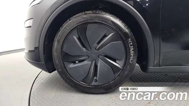 Tesla Model Y — Фото автомобиля 4