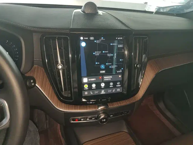 Volvo XC60 — Фото автомобиля 12