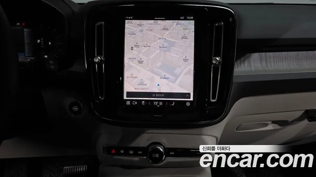 Volvo XC40 — Фото автомобиля 19