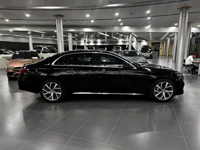 Mercedes-Benz E-Class — Фото автомобиля 6