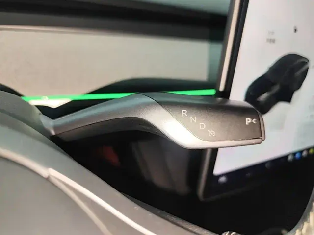 Tesla Model Y — Фото автомобиля 13