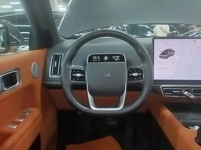 Li Auto L8 — Фото автомобиля 10