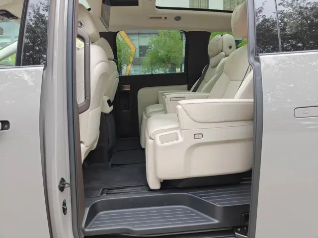 Li Auto Li Auto MEGA 2024 Ultra — Фото автомобиля 6