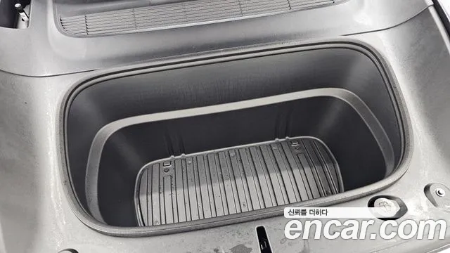 Tesla Model Y — Фото автомобиля 9