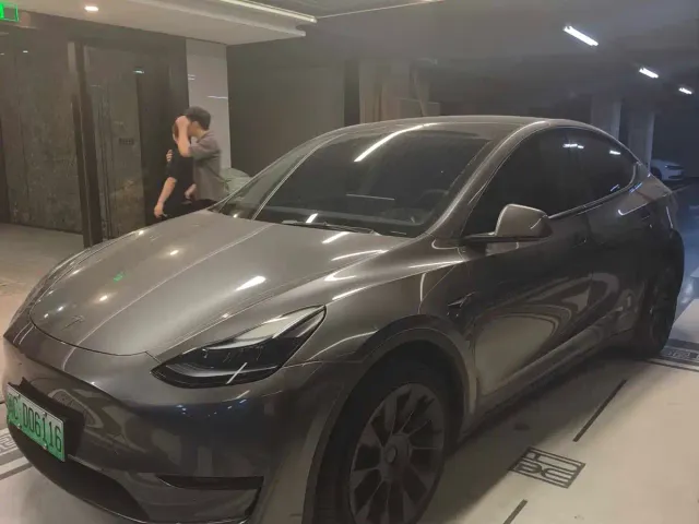 Tesla Model Y — Фото автомобиля 9