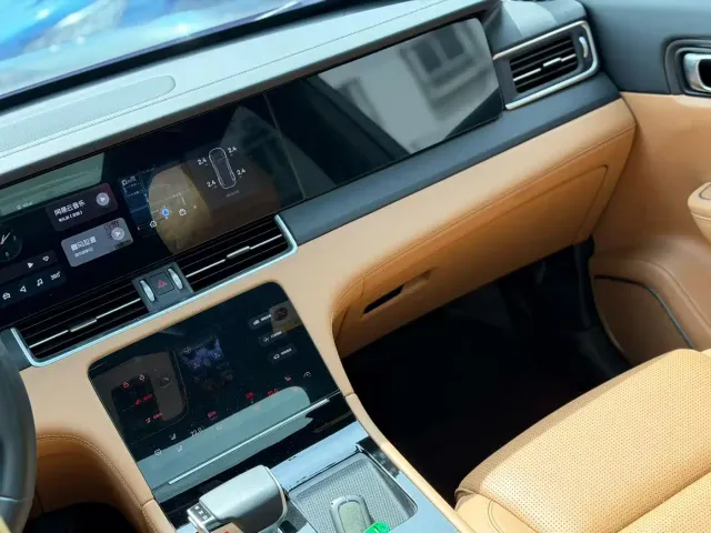 Li Auto ONE — Фото автомобиля 5