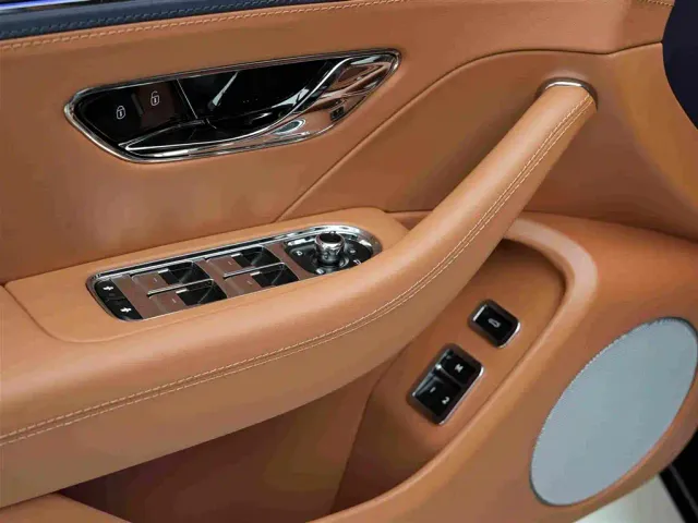 Bentley Flying Spur — Фото автомобиля 15